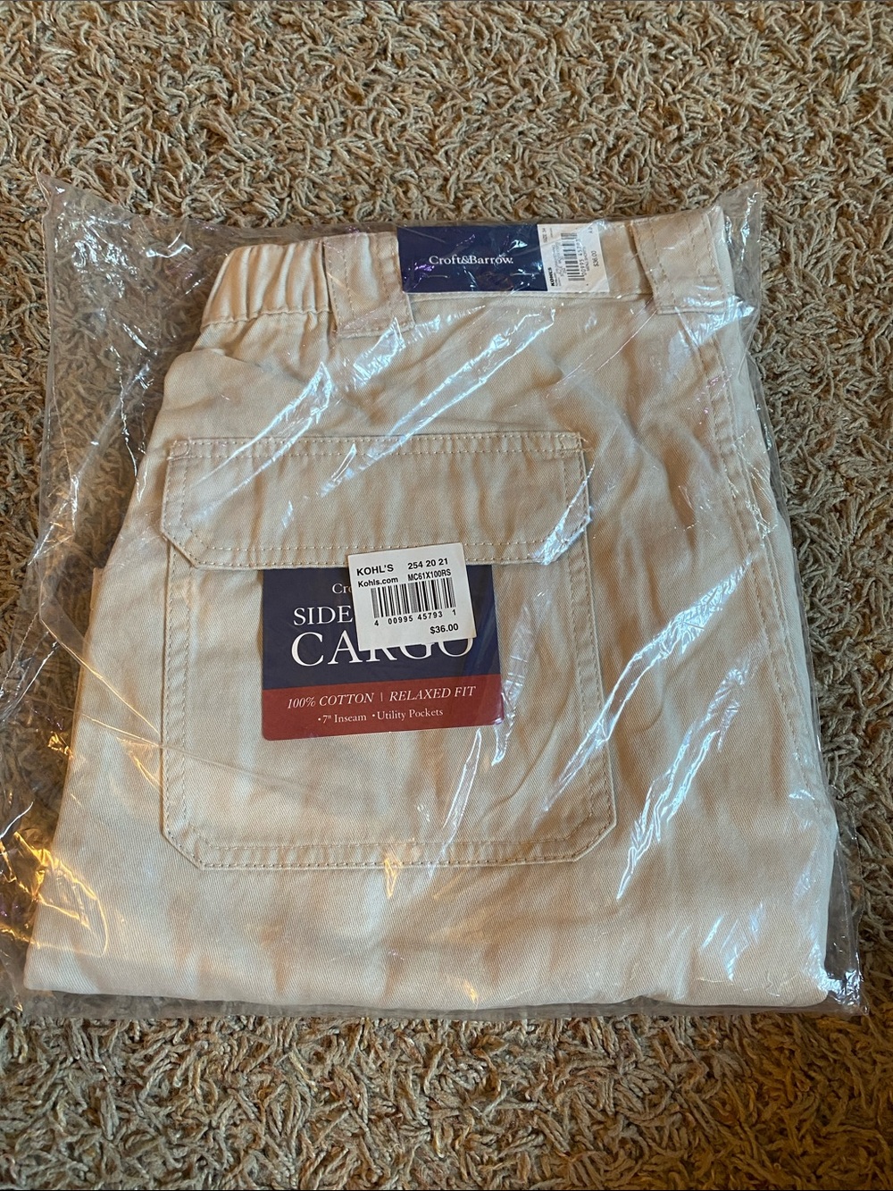Croft& Barrow Men’s Side Cargo shorts- Cream/ 34